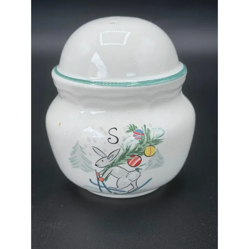 Vintage International China Country Christmas 8966 Salt Pepper Shakers Set